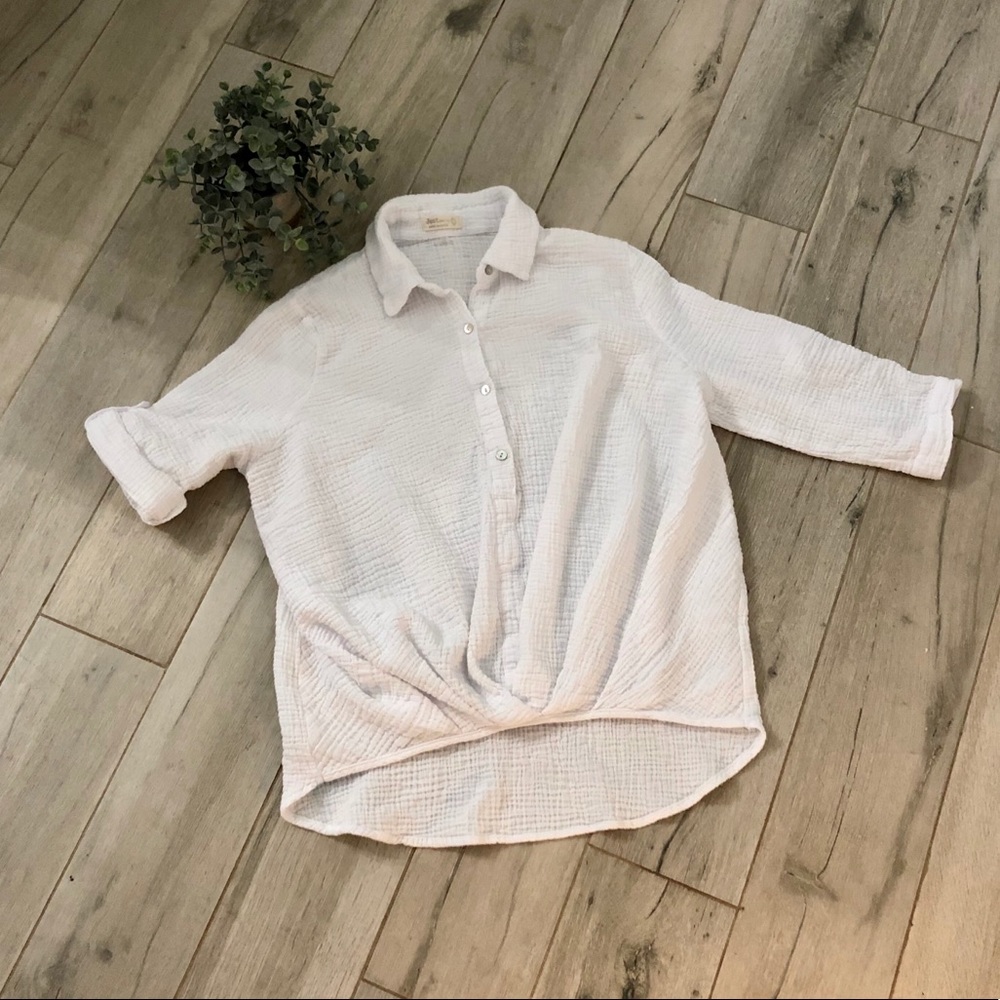 🍀 JUST LIVING: NWOT White Top